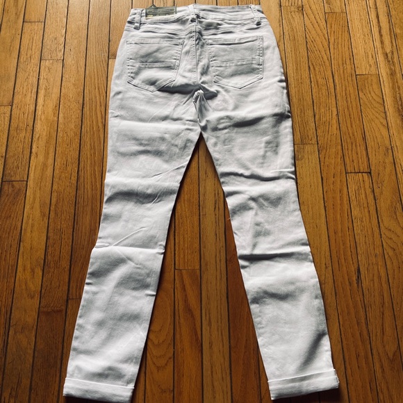 New! Refuge Skinny Boyfriend Distressed Jeans - Picture 6 of 6